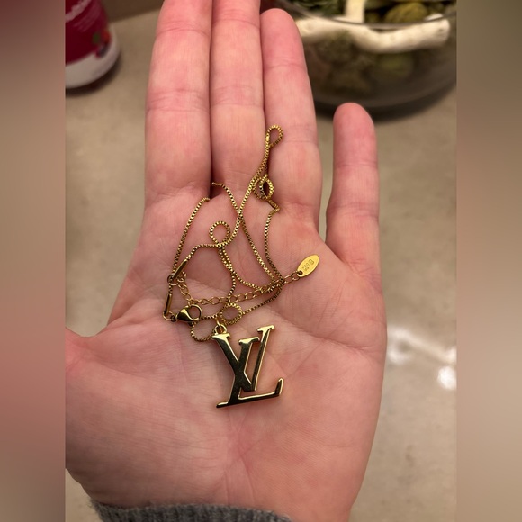 Louis Vuitton Gold Pendant Necklace - Picture 5 of 5